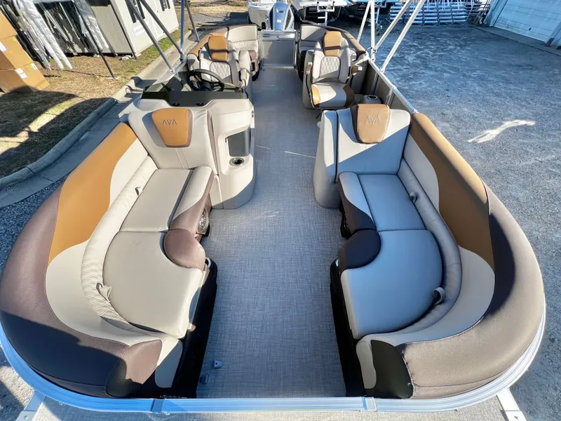 Slide: The Image of Avalon LSZ 23' Quad Lounge Triple-Toon 2026 - 8