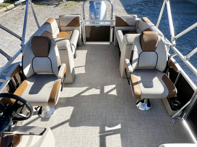Slide: The Image of Avalon Venture 21' Quad Lounge 2026 - 11