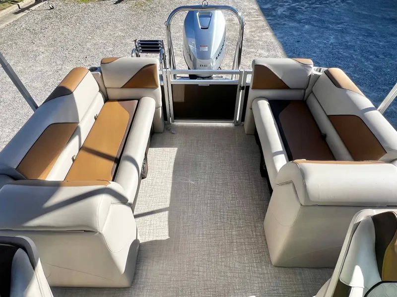 Slide: The Image of Avalon Venture 21' Quad Lounge 2026 - 14