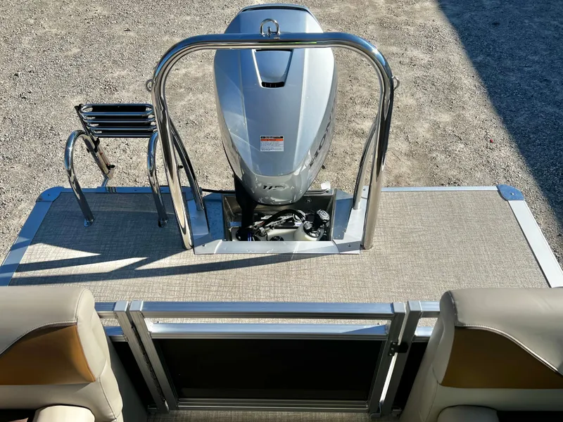 Slide: The Image of Avalon Venture 21' Quad Lounge 2026 - 17