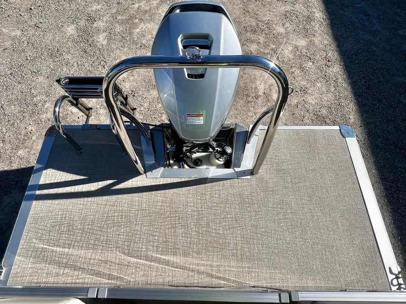 Slide: The Image of Avalon Venture 21' Quad Lounge 2026 - 18