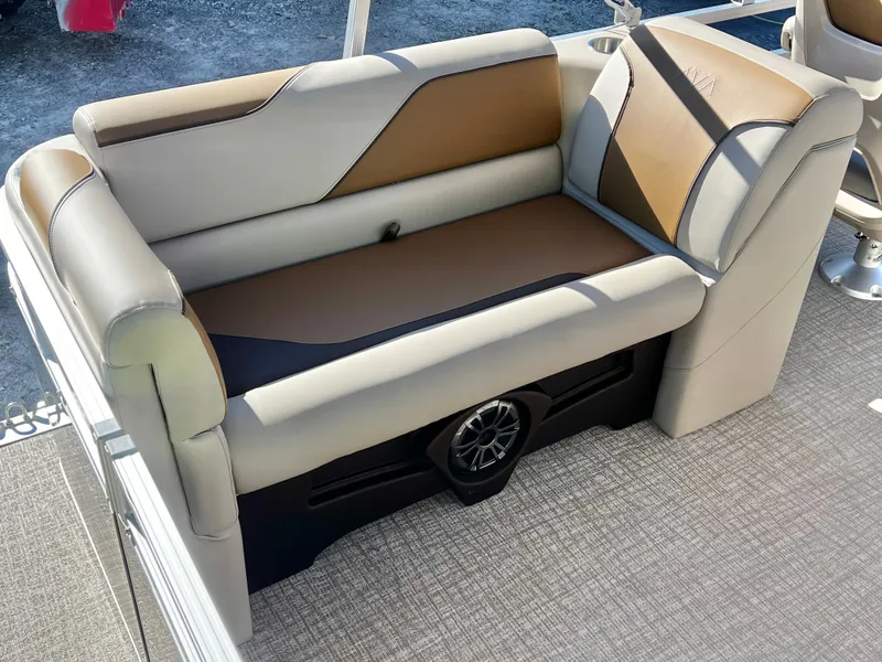 Slide: The Image of Avalon Venture 21' Quad Lounge 2026 - 20