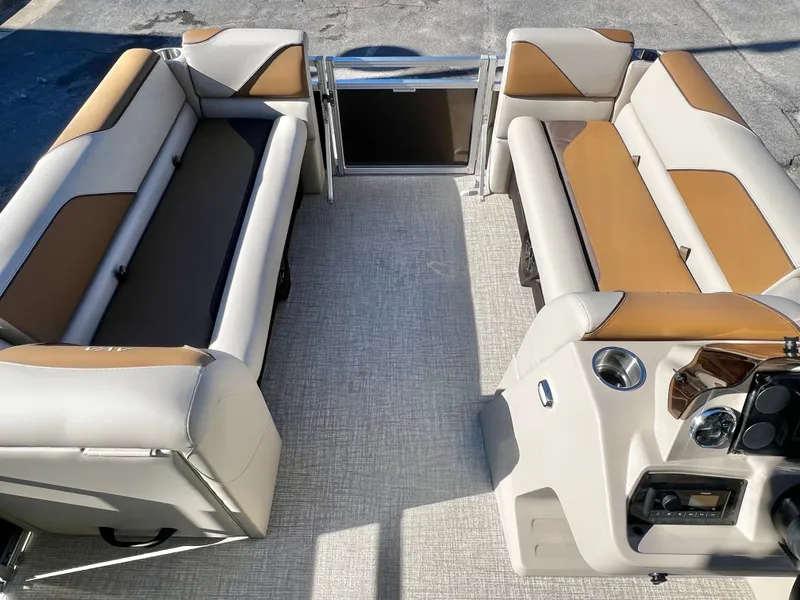 Slide: The Image of Avalon Venture 21' Quad Lounge 2026 - 26