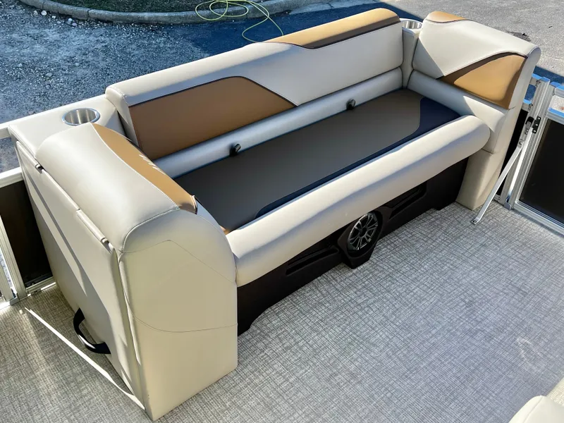 Slide: The Image of Avalon Venture 21' Quad Lounge 2026 - 27
