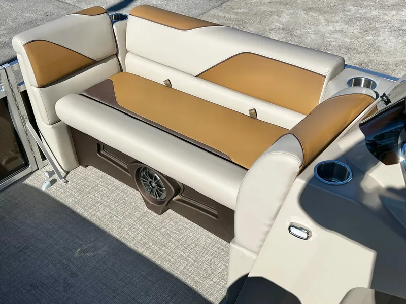 Slide: The Image of Avalon Venture 21' Quad Lounge 2026 - 28