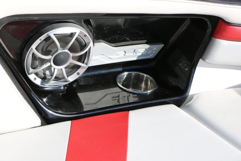 Slide: The Image of Yamaha 242X E-Series 2018 - 24