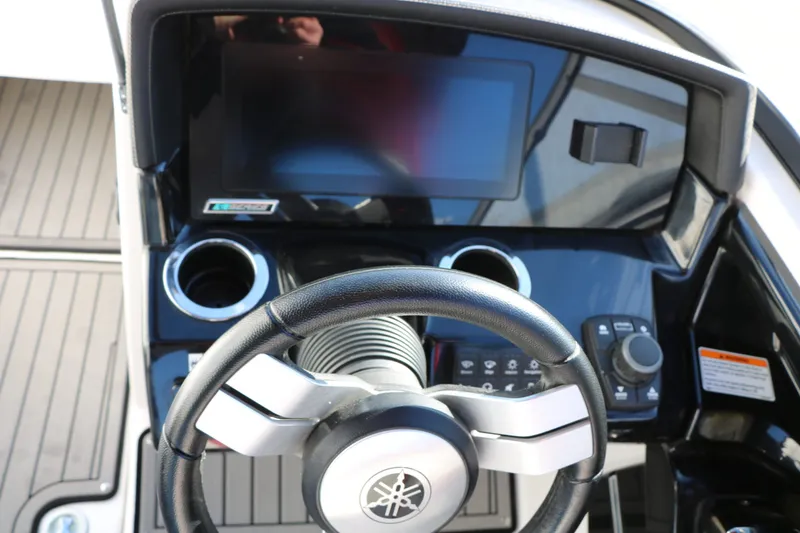 Slide: The Image of Yamaha 242X E-Series 2018 - 29