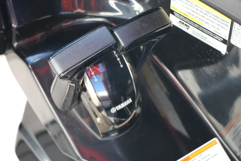 Slide: The Image of Yamaha 242X E-Series 2018 - 33