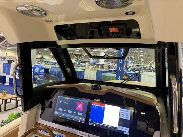 Slide: The Image of Chris-Craft Catalina 31 2026 - 16