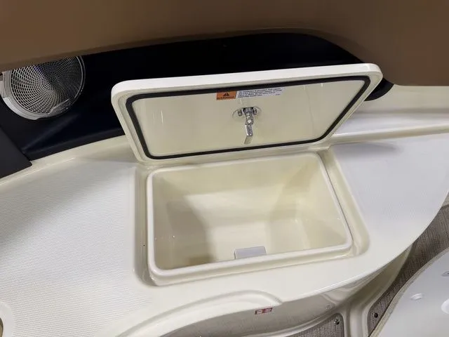 Slide: The Image of Chris-Craft Catalina 31 2026 - 25