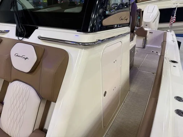 Slide: The Image of Chris-Craft Catalina 31 2026 - 26