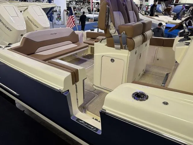 Slide: The Image of Chris-Craft Catalina 31 2026 - 9