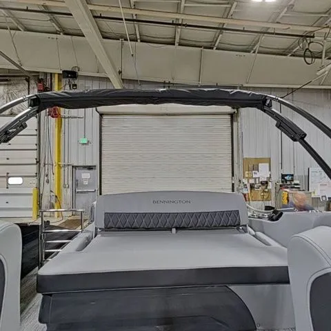 Slide: The Image of Bennington R Bowrider Swingback 25 RTSB 2026 - 21