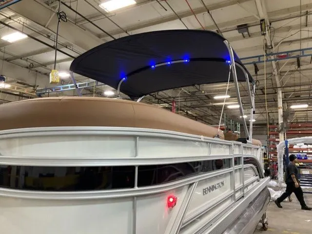 Slide: The Image of Bennington S Quad Bench 22 SSR Tritoon 2026 - 19