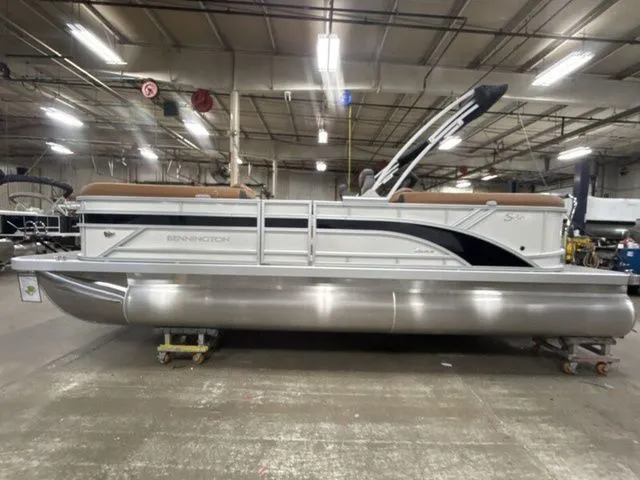 Slide: The Image of Bennington S Quad Bench 22 SSR Tritoon 2026 - 5