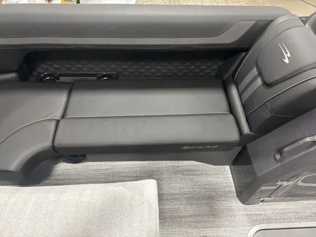 Slide: The Image of Bennington S Swingback 22 SSB Tritoon 2026 - 11