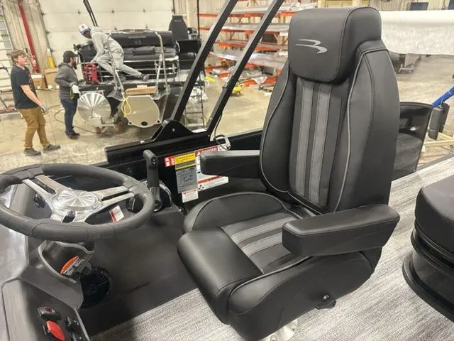 Slide: The Image of Bennington S Swingback 22 SSB Tritoon 2026 - 12