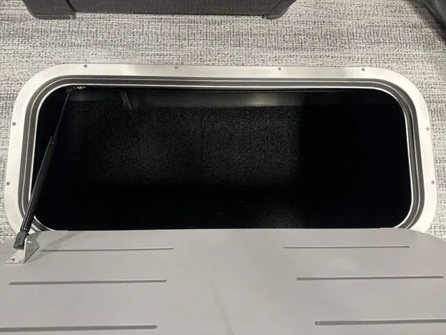 Slide: The Image of Bennington S Swingback 22 SSB Tritoon 2026 - 16