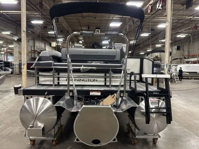 Slide: The Image of Bennington S Swingback 22 SSB Tritoon 2026 - 6