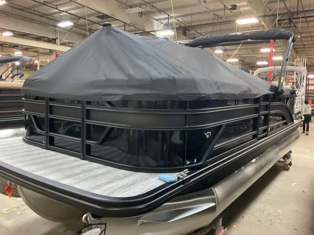 Slide: The Image of Bennington S Quad Bench 22 SSR Tritoon 2026 - 19