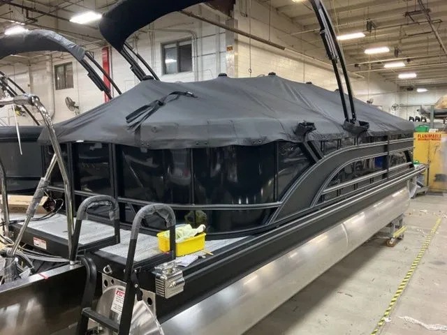 Slide: The Image of Bennington S Quad Bench 22 SSR Tritoon 2026 - 20