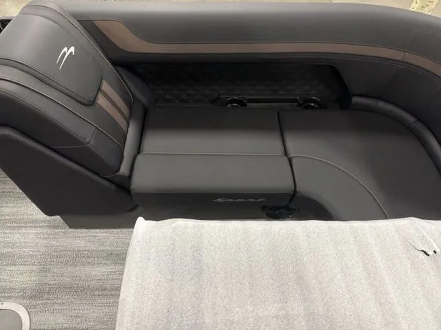 Slide: The Image of Bennington S Quad Bench 22 SSR Tritoon 2026 - 8