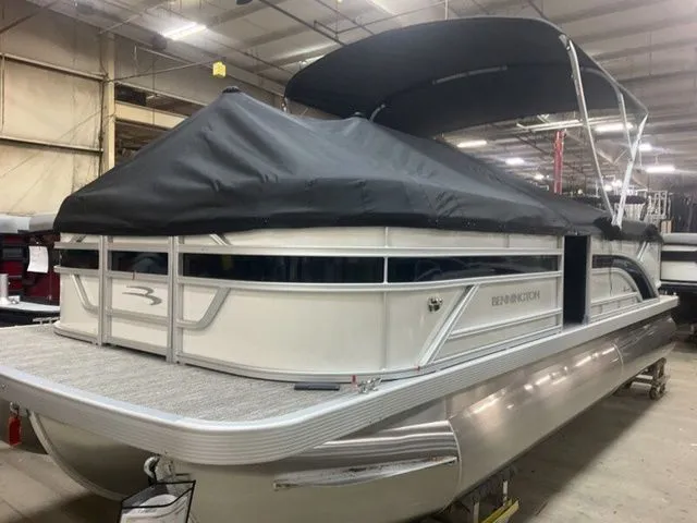 Slide: The Image of Bennington S Quad Bench 22 SSR Tritoon 2026 - 20