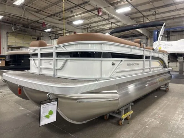 Slide: The Image of Bennington S Quad Bench 22 SSR Tritoon 2026 - 4