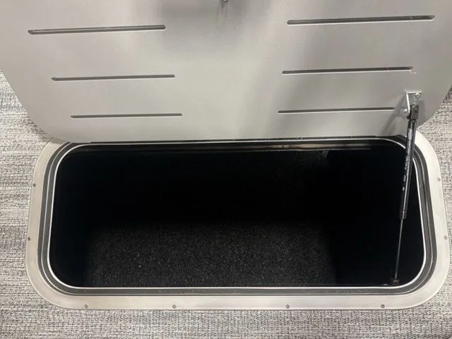 Slide: The Image of Bennington S Swingback 22 SSB Tritoon 2026 - 16