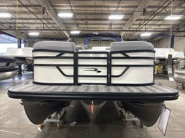 Slide: The Image of Bennington S Swingback 22 SSB Tritoon 2026 - 3