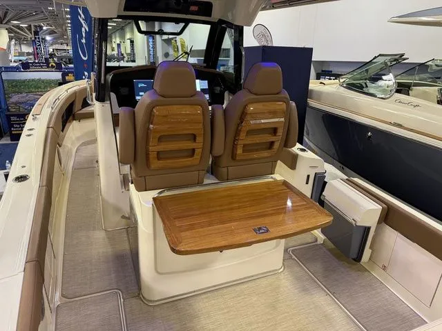 Slide: The Image of Chris-Craft Catalina 31 2026 - 11