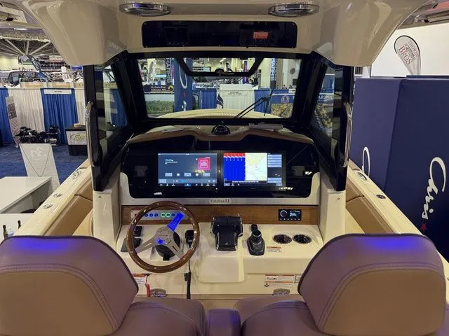 Slide: The Image of Chris-Craft Catalina 31 2026 - 12