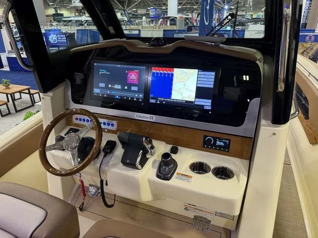 Slide: The Image of Chris-Craft Catalina 31 2026 - 15