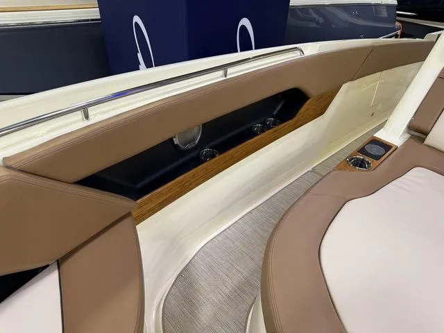 Slide: The Image of Chris-Craft Catalina 31 2026 - 20