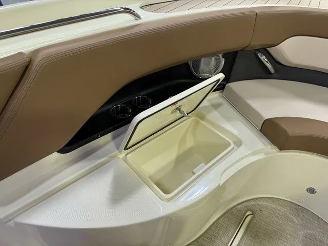 Slide: The Image of Chris-Craft Catalina 31 2026 - 23