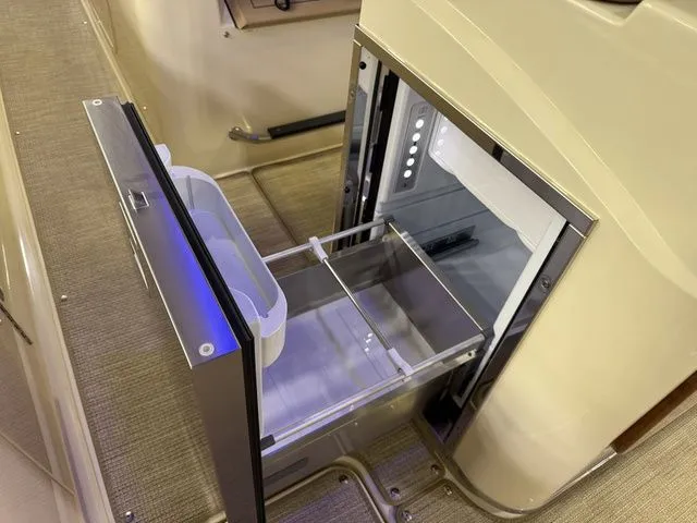 Slide: The Image of Chris-Craft Catalina 31 2026 - 31