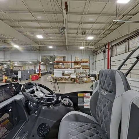 Slide: The Image of Bennington R Bowrider Swingback 25 RTSB 2026 - 13