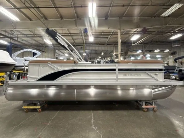 Slide: The Image of Bennington S Quad Bench 22 SSR Tritoon 2026 - 9