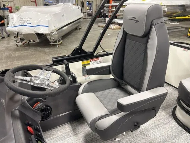 Slide: The Image of Bennington S Swingback 22 SSB Tritoon 2026 - 12