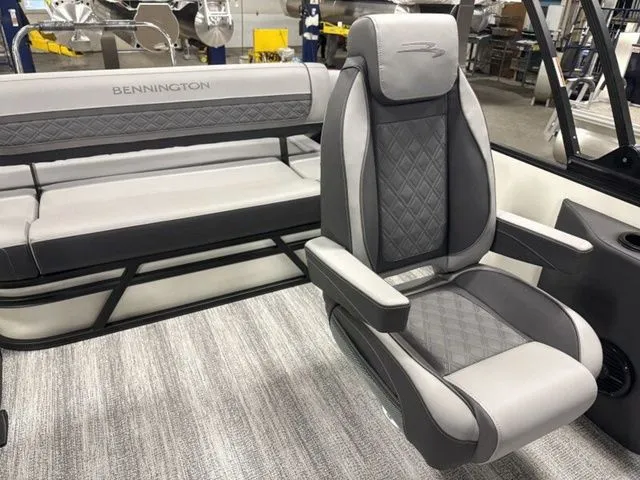 Slide: The Image of Bennington S Swingback 22 SSB Tritoon 2026 - 15