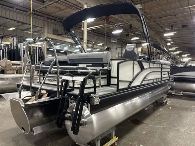 Slide: The Image of Bennington S Swingback 22 SSB Tritoon 2026 - 7