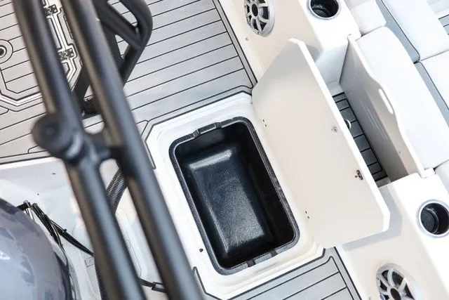 Slide: The Image of Starcraft SVX 230 DC OB 2026 - 26