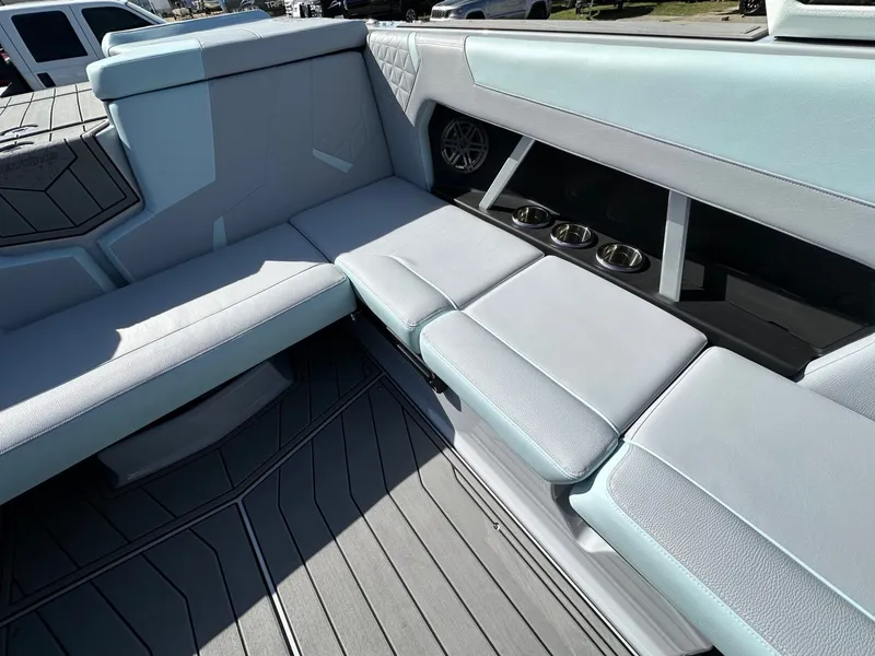 Slide: The Image of Nautique Super Air Nautique GS22 2026 - 13