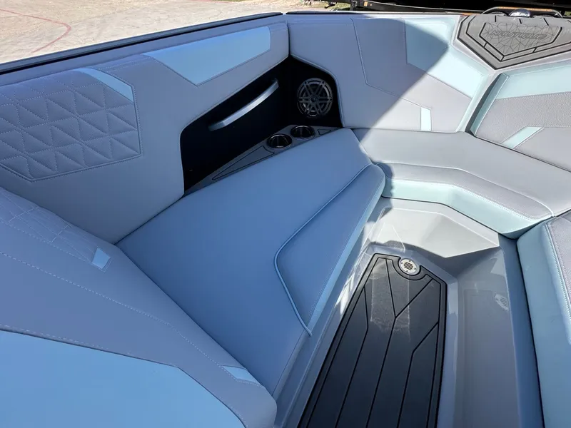 Slide: The Image of Nautique Super Air Nautique GS22 2026 - 18