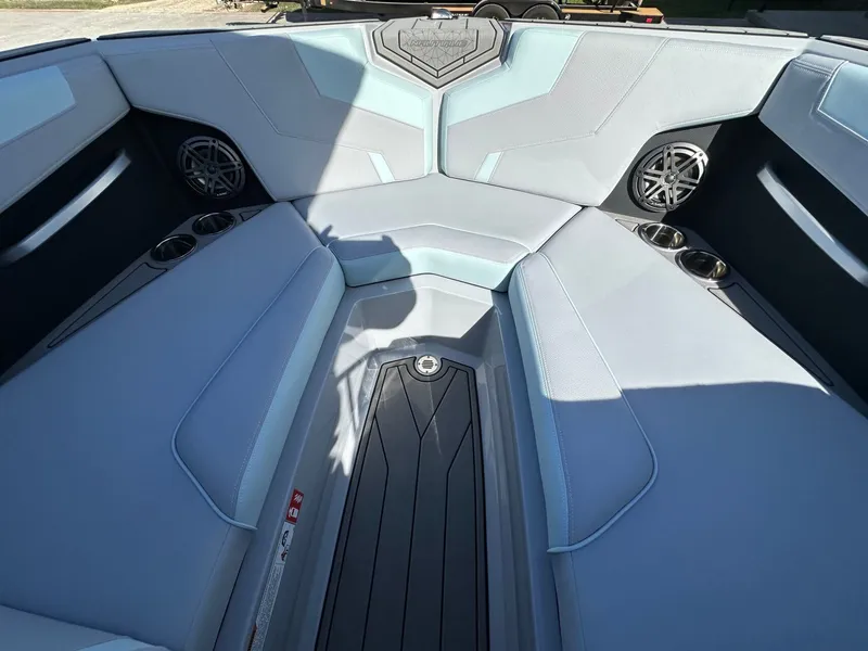 Slide: The Image of Nautique Super Air Nautique GS22 2026 - 19