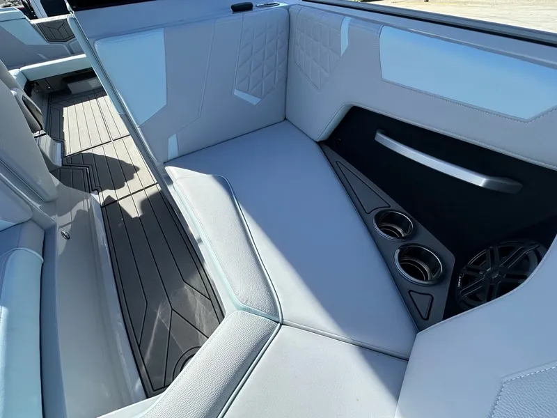 Slide: The Image of Nautique Super Air Nautique GS22 2026 - 23