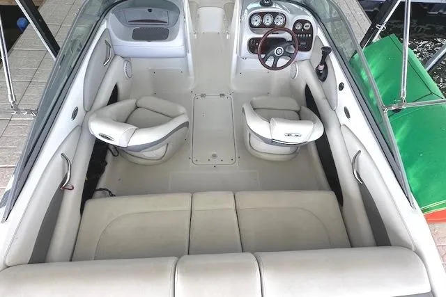 Slide: The Image of 2007 Chaparral 190 SSi boat interior with seating and dashboard view. - 7