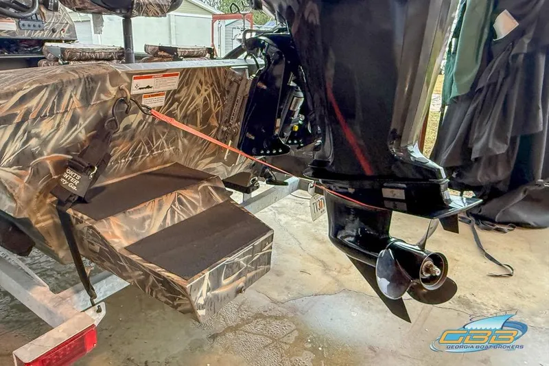 Slide: The Image of SeaArk 180 RXT 2022 boat with Minn Kota trolling motor on camo deck. - 23