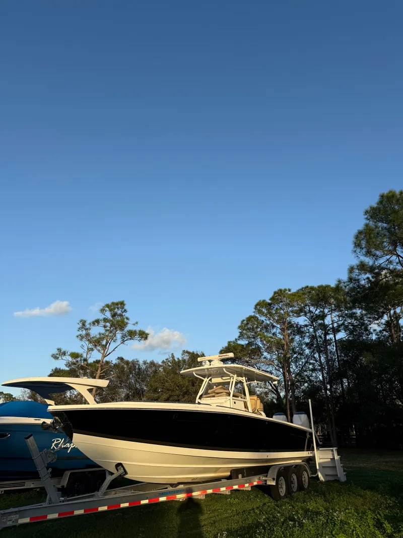 The Image of Marlago Fs 35 Center Console Cuddy 2008 - 0