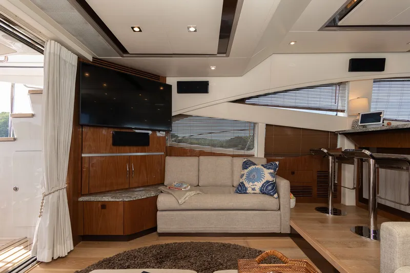 Slide: The Image of Luxurious interior of 2018 Sea Ray L650 Fly yacht. - 17